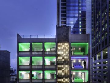 S Box Sukhumvit Бангкок